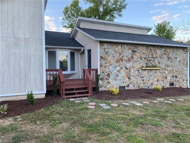 2400 Lynn Oak Dr, Greensboro, NC 27406 - photo 2