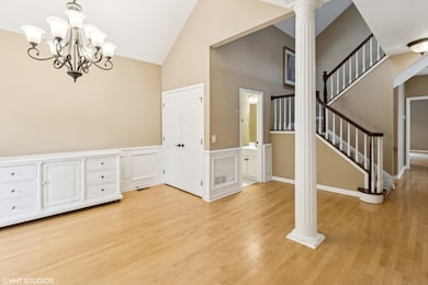 2086 Hallmark Ct, Wheaton, IL 60187 - photo 3