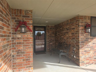 708 S Avery Dr, Moore, OK 73160 - photo 3