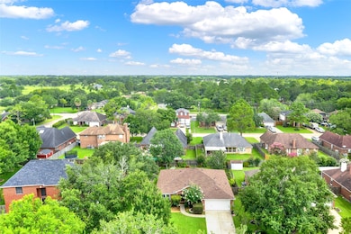 3304 Deer Trail Dr, Alvin, TX 77511 - photo 2
