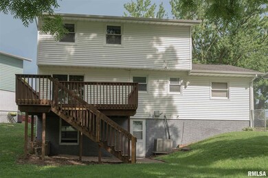 3251 W 15th St, Davenport, IA 52804 - photo 2