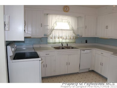 1065 Winslow St, Fayetteville, NC 28306 - photo 7