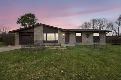 4392 Kendale Rd, Columbus, OH 43220 - photo 2