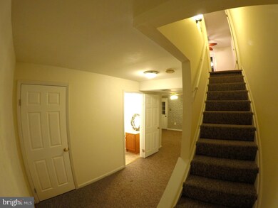 8112 Parkdale Ct, Springfield, VA 22153 - photo 6