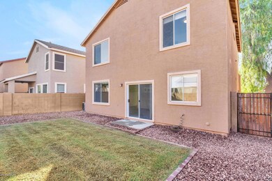 4138 W Carter Rd-large-026-031-Backyard-