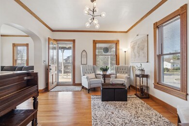 721 W 12th St, Cedar Falls, IA 50613 - photo 2