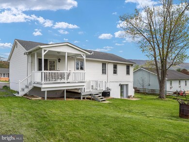 317 Crim Dr, Strasburg, VA 22657 - photo 2