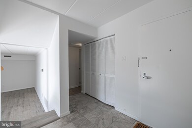 120 Roberts Ln unit 301, Alexandria, VA 22314 - photo 7