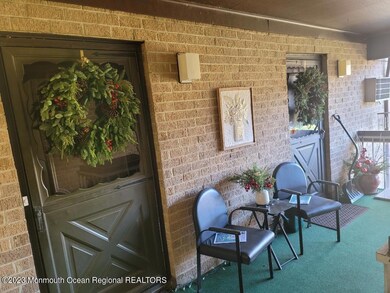 14 Pine Cluster Cir, Manalapan, NJ 07726 - photo 4