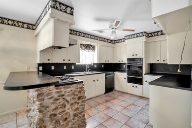 5018 Shady Nook Ct, Houston, TX 77018 - photo 4