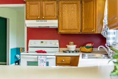 10704 Holleybrooke Dr, Spotsylvania, VA 22553 - photo 5