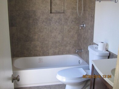 2229 W Potter 012