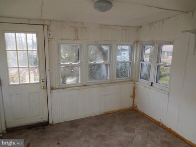 132 W Clinton St, Clayton, NJ 08312 - photo 5