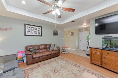 704 Park Place, Whitesboro, TX 76273 - photo 5