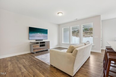 8-web-or-mls-Deardom Way-008