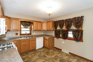 3122 E 25th St, Des Moines, IA 50317 - photo 4