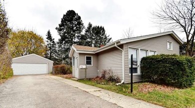 1547 Amarillo Dr, Carpentersville, IL 60110 - photo 2