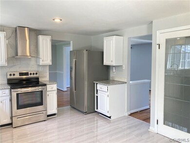 Kitchen- new appliances, new countertop