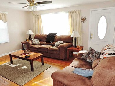 106 Halsey Rd, Woonsocket, RI 02895 - photo 4