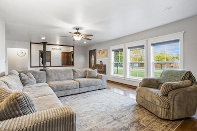 402 S 4th St, Chatsworth, IL 60921 - photo 5