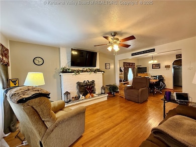 456 18th St, Dunbar, WV 25064 - photo 3