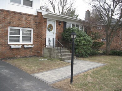 22 Wertman Ln, Albany, NY 12211 - photo 2