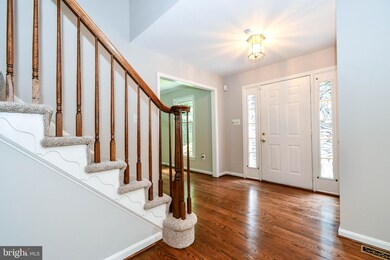 7902 Sleepy Brook Ct, Springfield, VA 22153 - photo 5