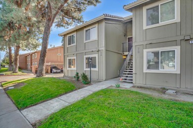 455 Cherry Ln unit A, Manteca, CA 95337 - photo 4