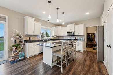 Gleaming granite, breakfast bar & pantry.