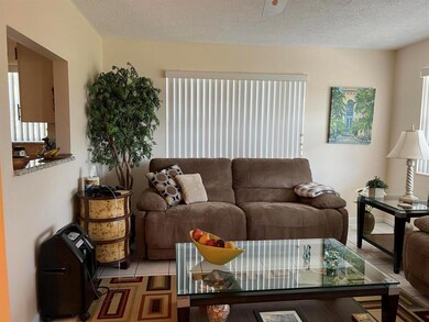 395 Windsor Q unit 395, West Palm Beach, FL 33417 - photo 4