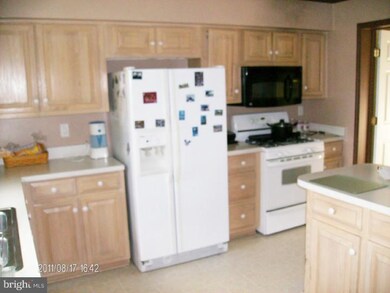 105 W Milby St, Harrington, DE 19952 - photo 2