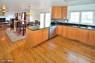 605 S Maple Ave, Purcellville, VA 20132 - photo 2