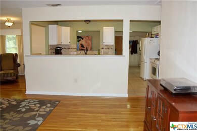 816 Bismark St, Seguin, TX 78155 - photo 5