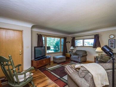 111 Patricia Ln NW, Cedar Rapids, IA 52405 - photo 2