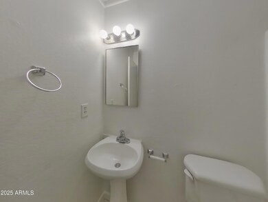 828 N Pine Ct, Gilbert, AZ 85233 - photo 6