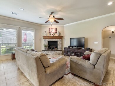 Bright natural light, great fireplace with mantle,
