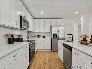 3405 N 1st St unit A506, Broken Arrow, OK 74012 - photo 5