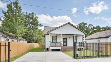 716 Barkley St, Houston, TX 77022 - photo 2