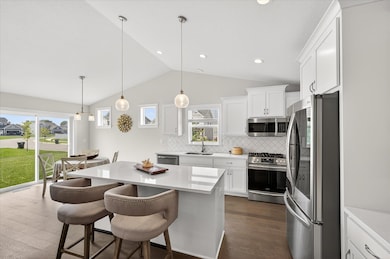 Enameled kitchen with quartz counters