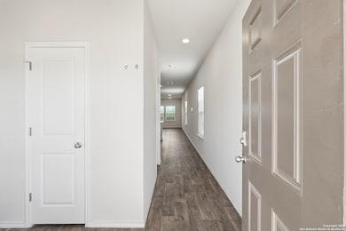 3906 Bay Leaf Loop, von Ormy, TX 78073 - photo 2