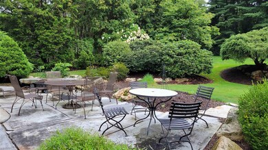 255 Walnut Hill Ave, Manchester, NH 03104 - photo 2