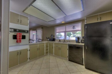 Kitchen and Breakfast Bar