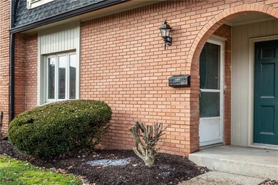 8518 Canterbury Square W, Indianapolis, IN 46260 - photo 2