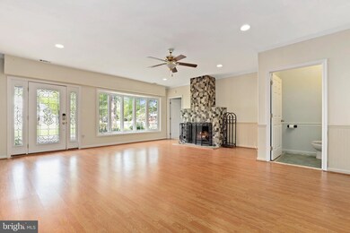 19608 Gott St, Poolesville, MD 20837 - photo 3