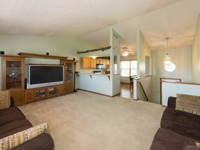 1466 Tall Pine Ct, Columbus, OH 43223 - photo 4