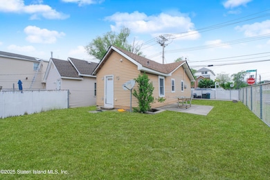 566 Hunter Ave, Staten Island, NY 10306 - photo 6