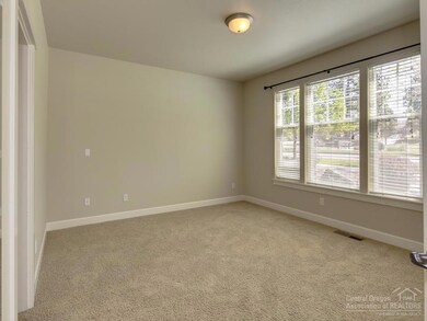 1521 NW Lewis St, Bend, OR 97701 - photo 6