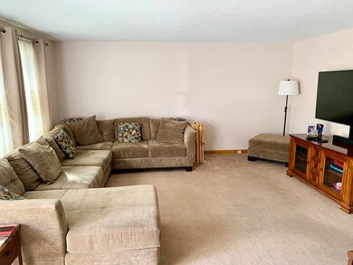 18 Yorktown Ct, Chicopee, MA 01020 - photo 4