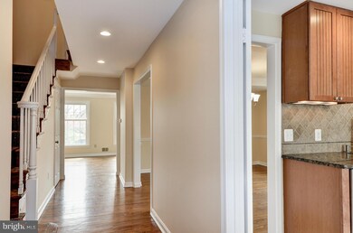 2427 Falls Place Ct, Falls Church, VA 22043 - photo 5