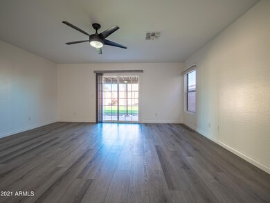 3. Living Room (1 of 7) (1)